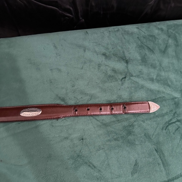 Brown leather tapered belt with silver buckle. (33) - Picture 4 of 6